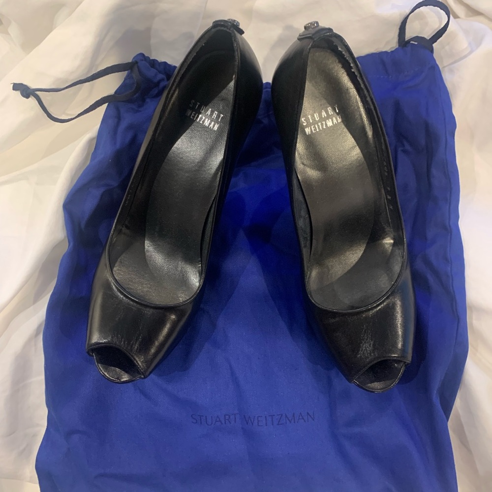 Stuart Weitzman. Black leather platform pump. Size 9.